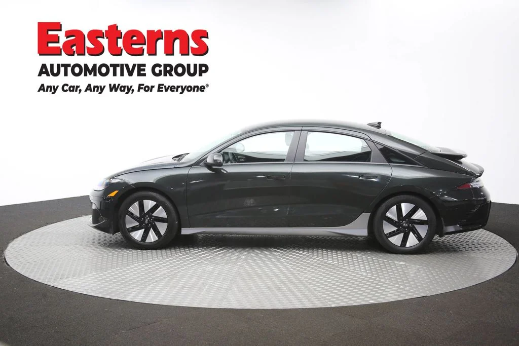 Used 2024 Green Hyundai SE image 60