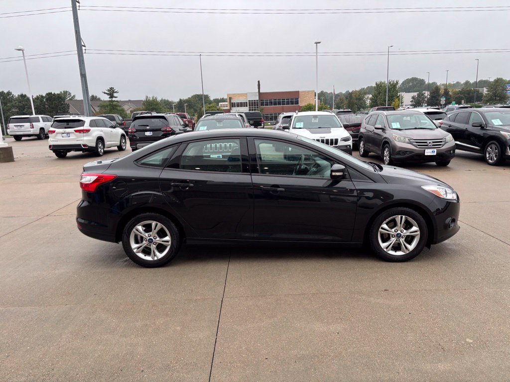 Used 2013 Tuxedo Black Ford SE image 4