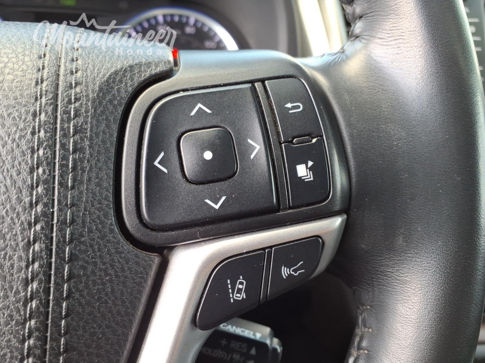 Used 2019 Predawn Gray Mica Toyota XLE image 32