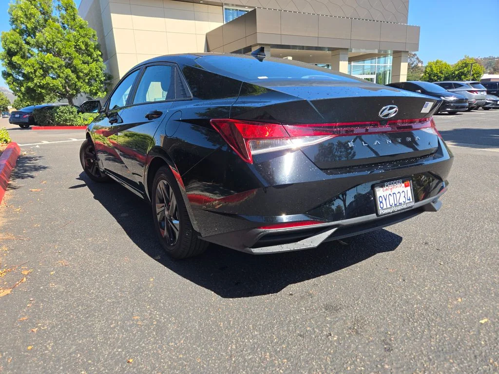 Used 2022 Black Hyundai SEL image 5