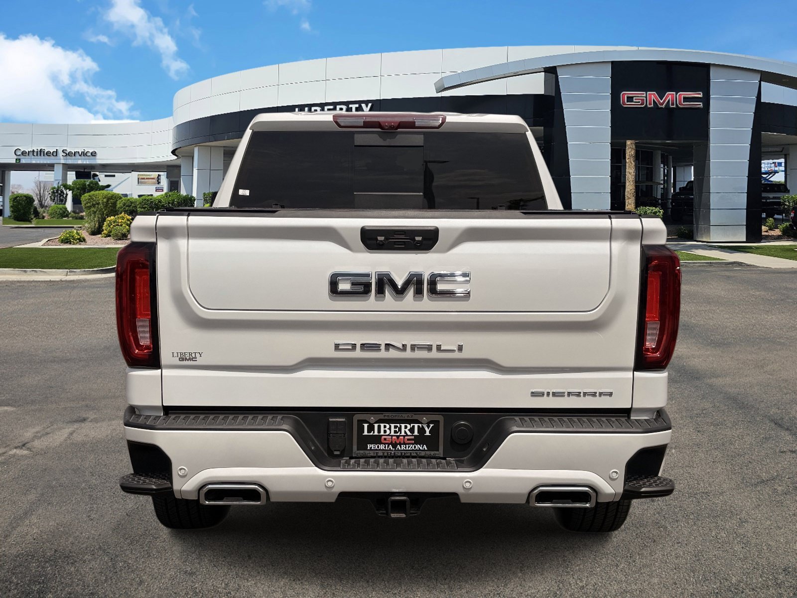 Used 2025 White Frost Tricoat GMC Denali Ultimate image 26