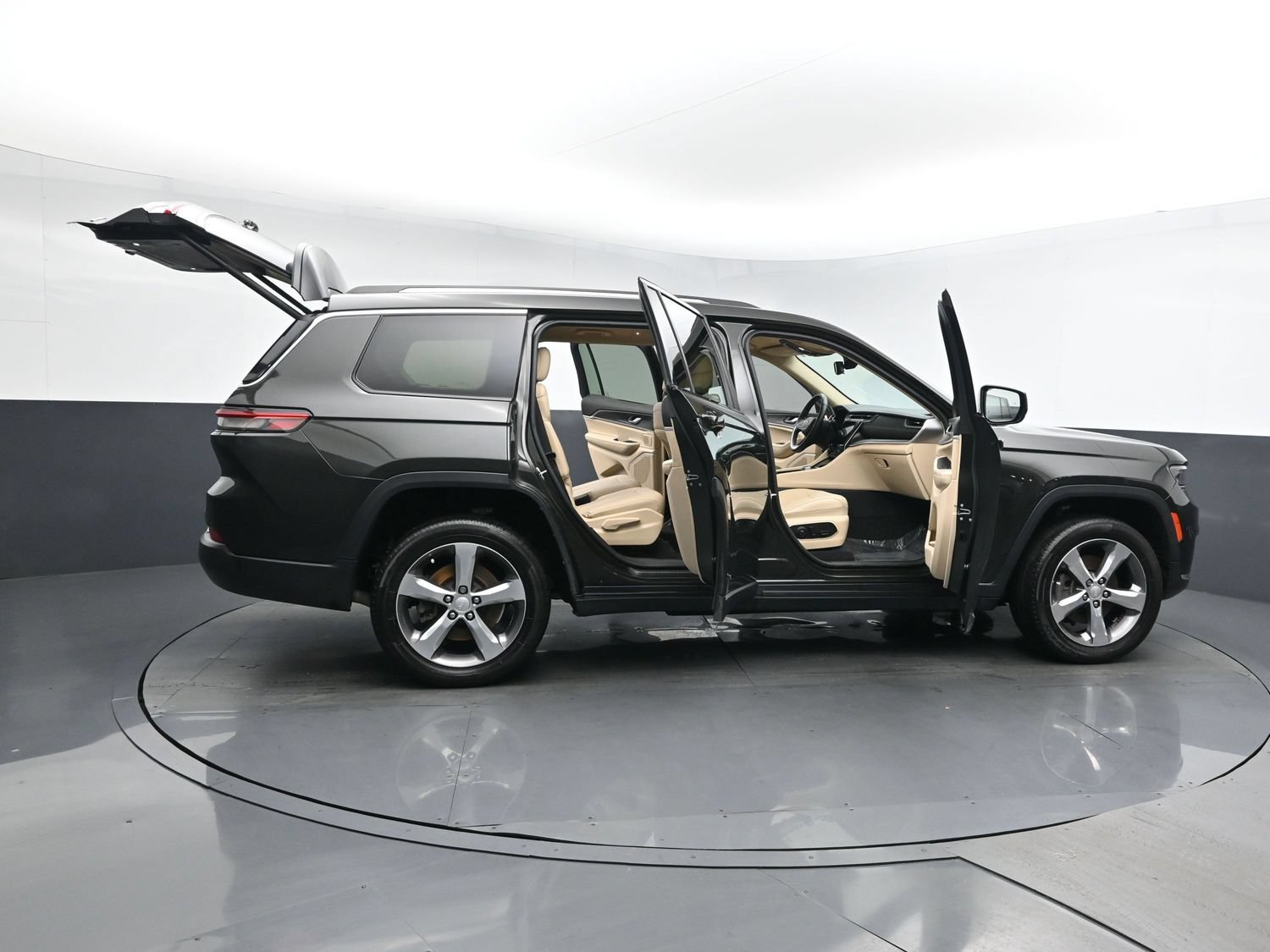 Used 2022 Rocky Mountain Pearlcoat Jeep Limited image 27