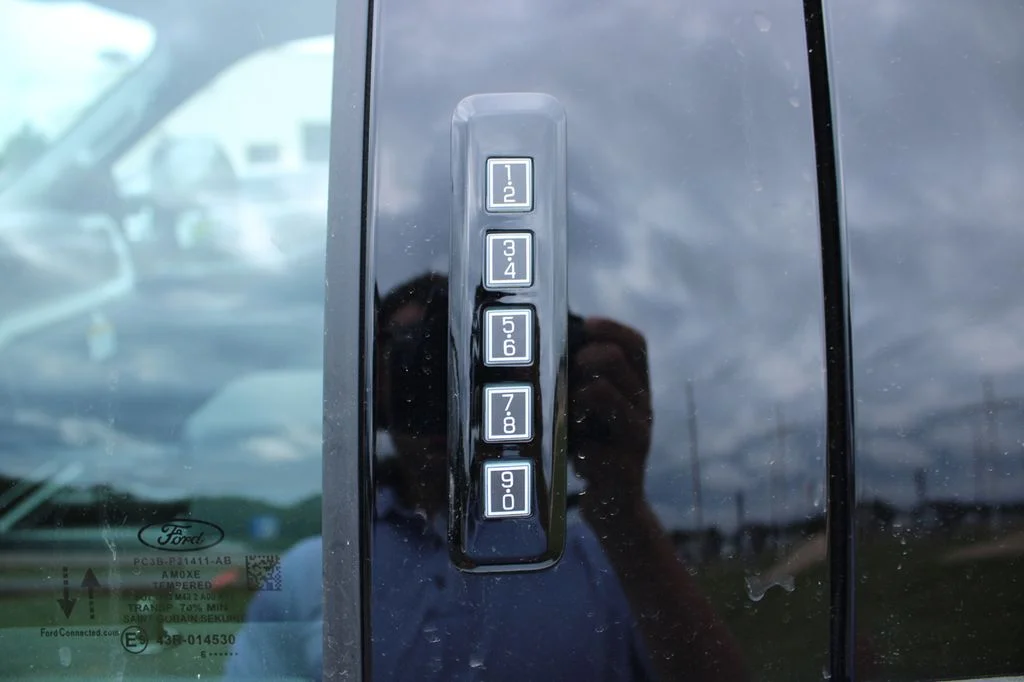 New 2027 Oxford White Ford F-350® XLT image 42
