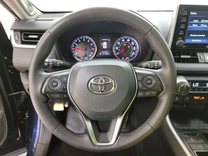 Used 2021 Blue Toyota XLE Premium image 10