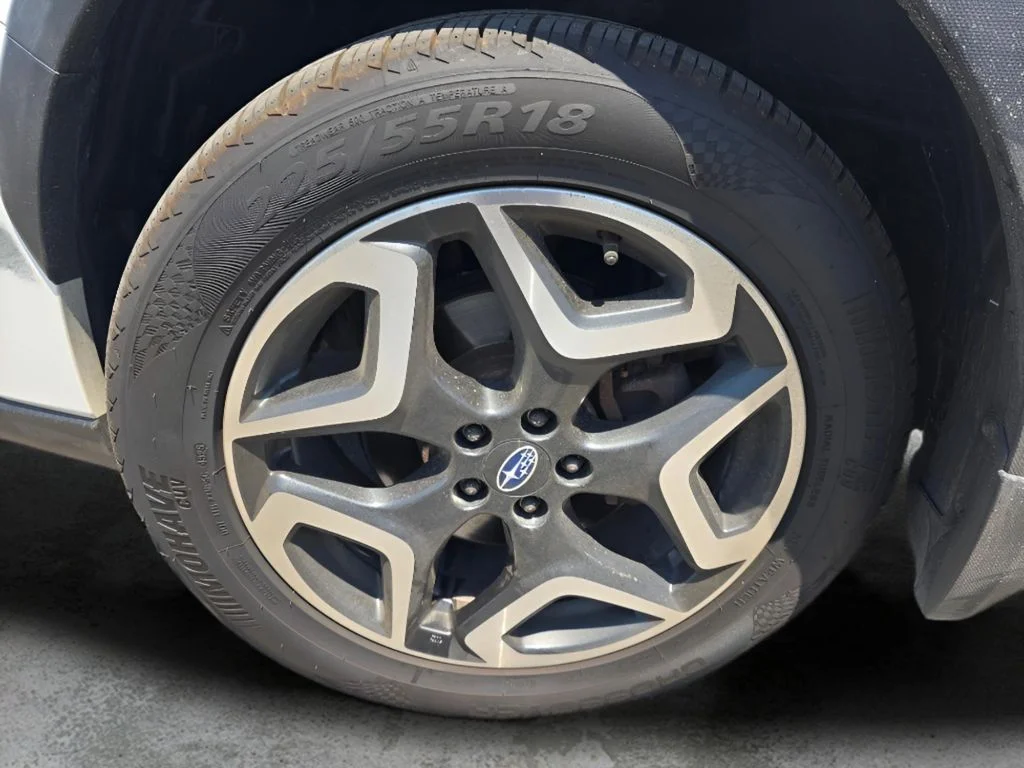 Used 2019 Crystal White Pearl Subaru Limited image 16