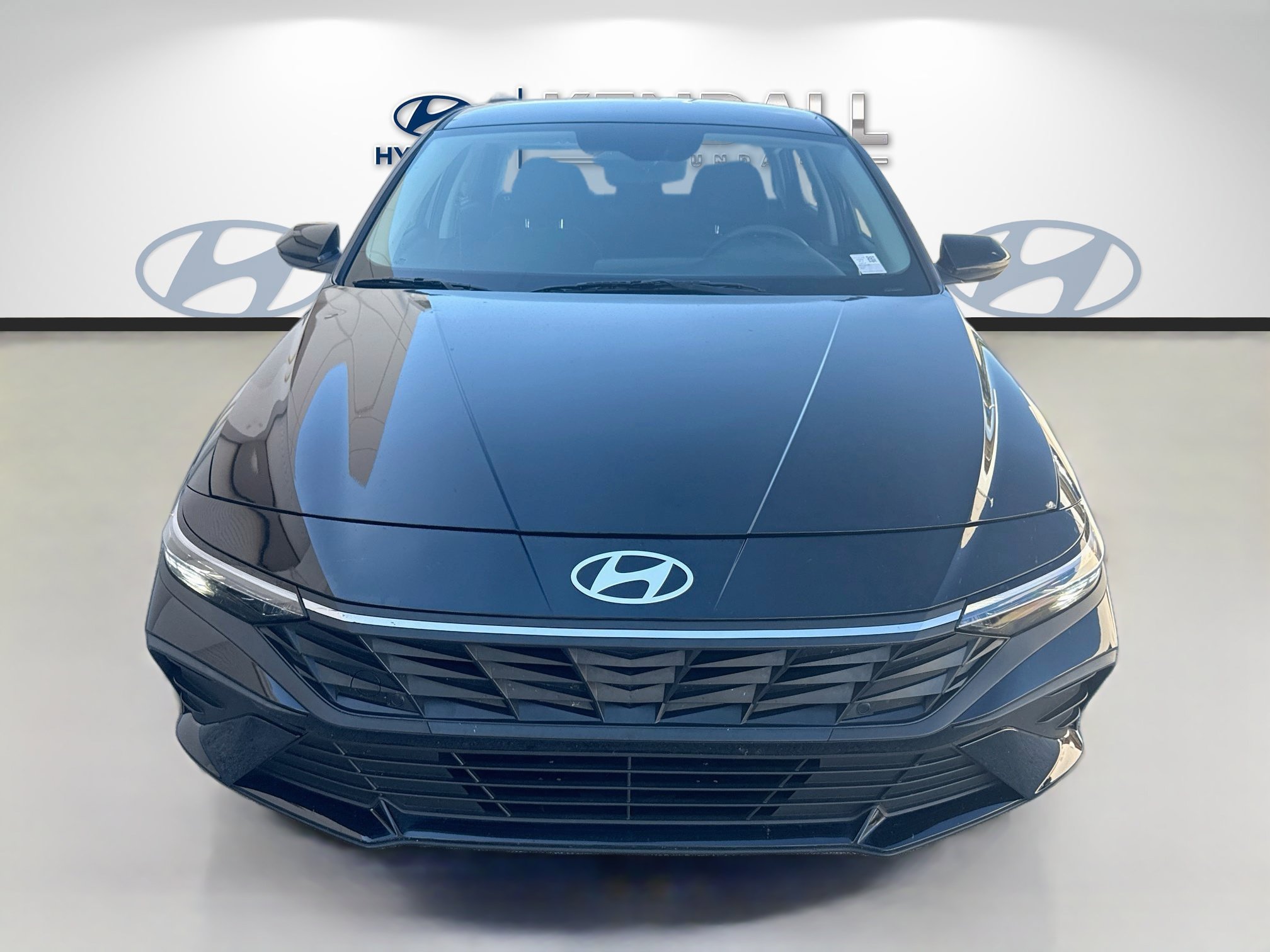 2025 Hyundai Elantra SE - Photo 2