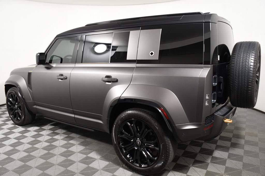 Used 2025 Charente Grey Metallic Land Rover OCTA image 3