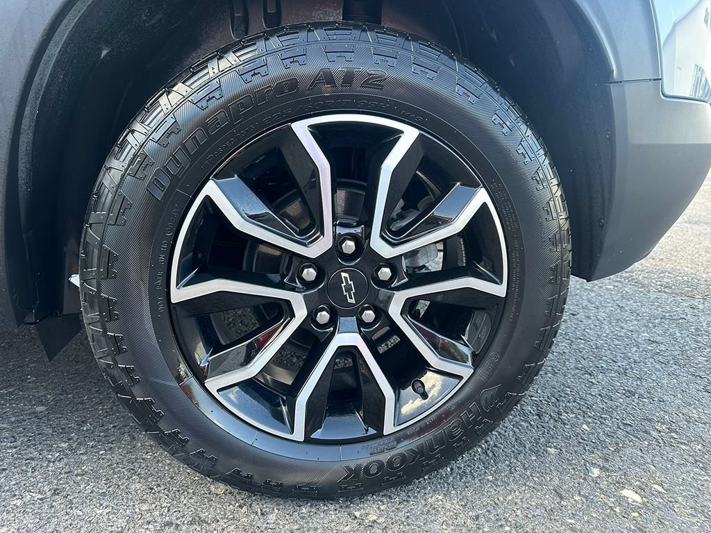 Used 2024 Sterling Gray Metallic Chevrolet ACTIV image 36