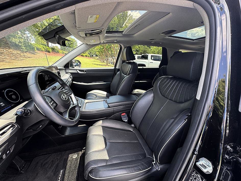 Used 2024 Abyss Black Pearl Hyundai Limited image 10