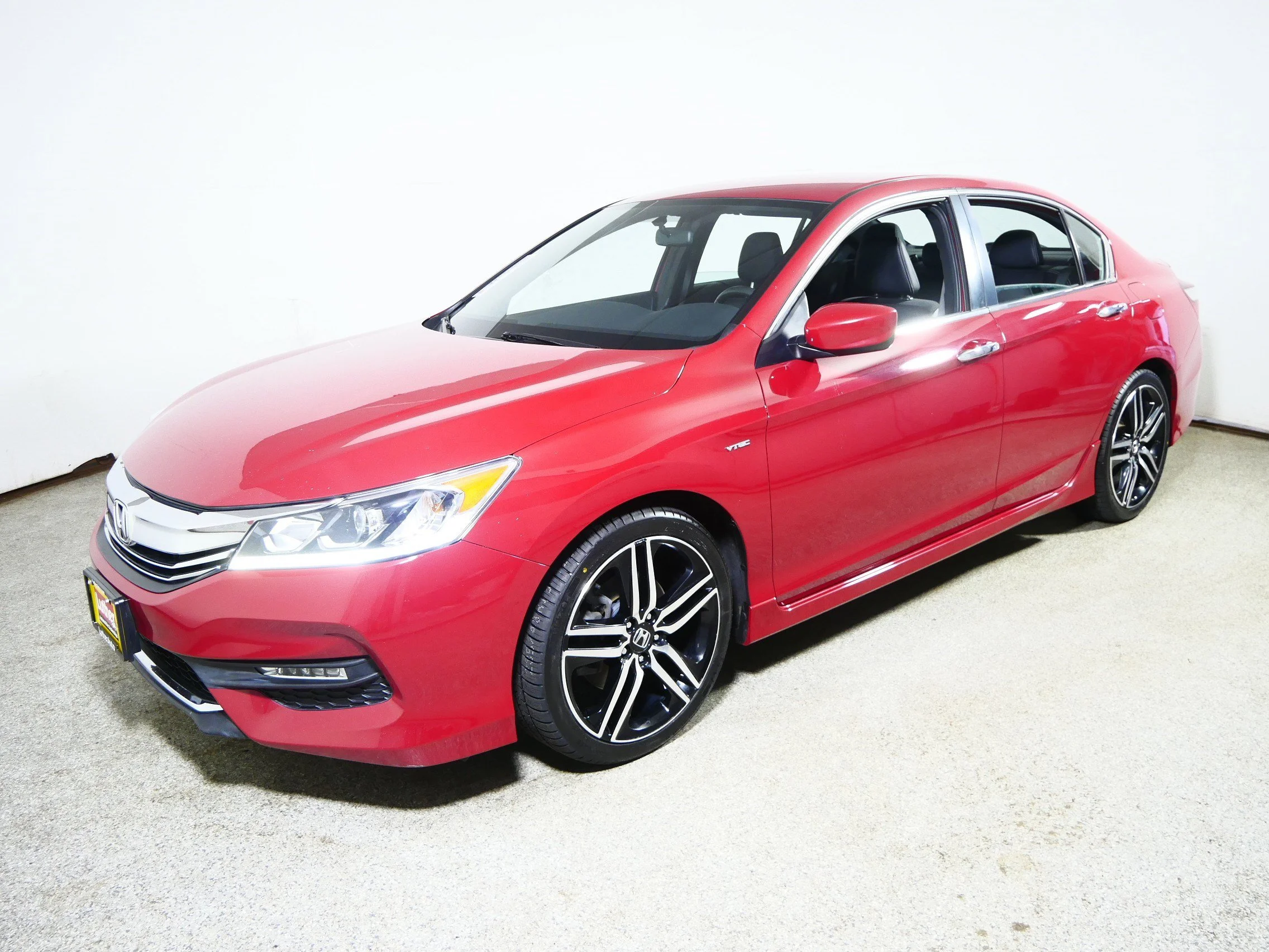 Used 2016 San Marino Red Honda Sport image 3