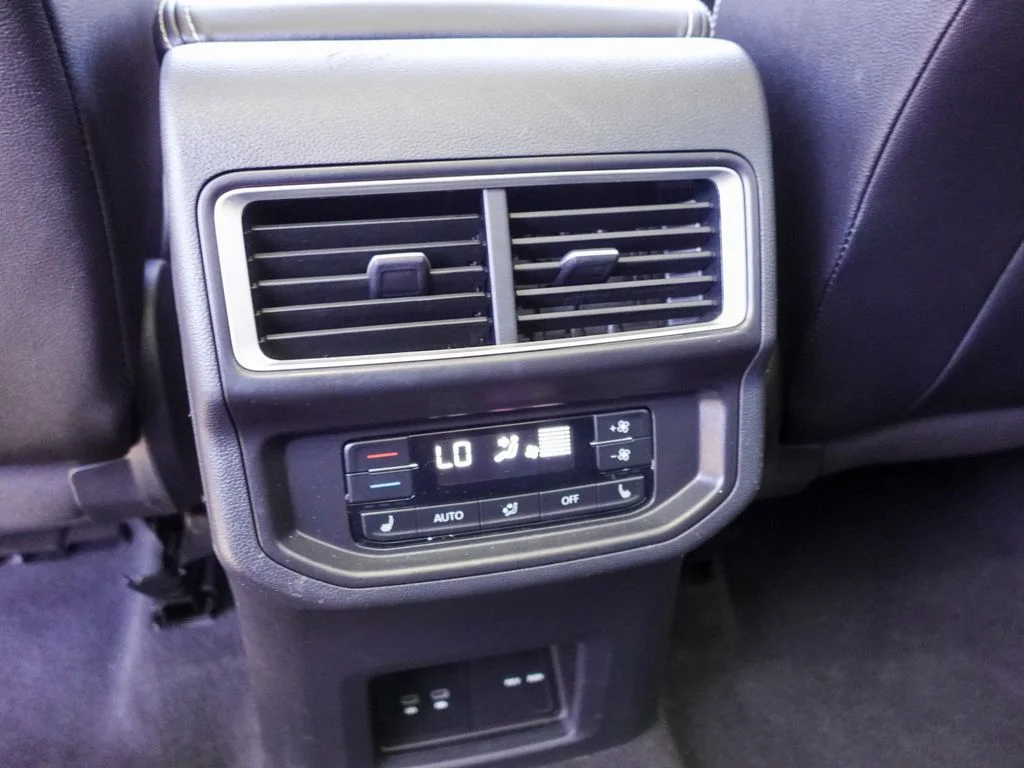 Used 2024  Volkswagen 2.0T SEL Premium R-Line image 23