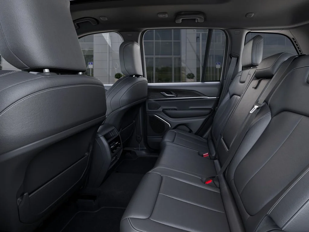 New 2025 Bright White Clear-Coat Exterior Paint Jeep Limited image 24