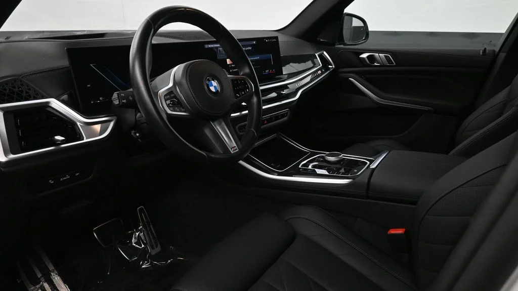 Used 2024 White BMW sDrive40i image 7