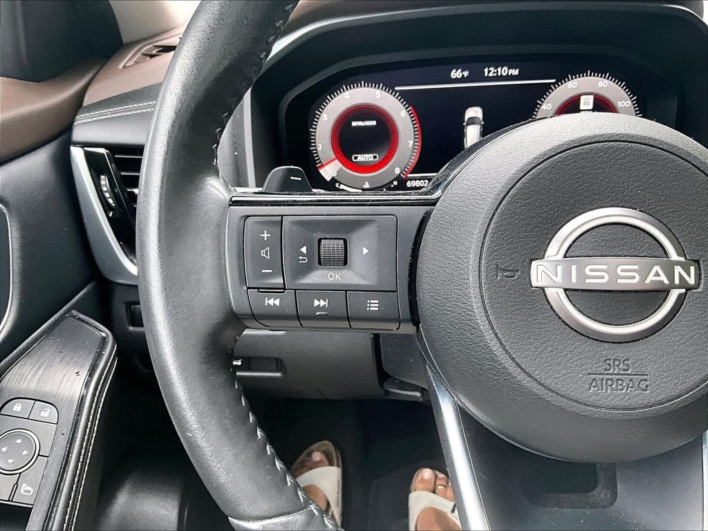 Used 2022 Gold Nissan Platinum image 19