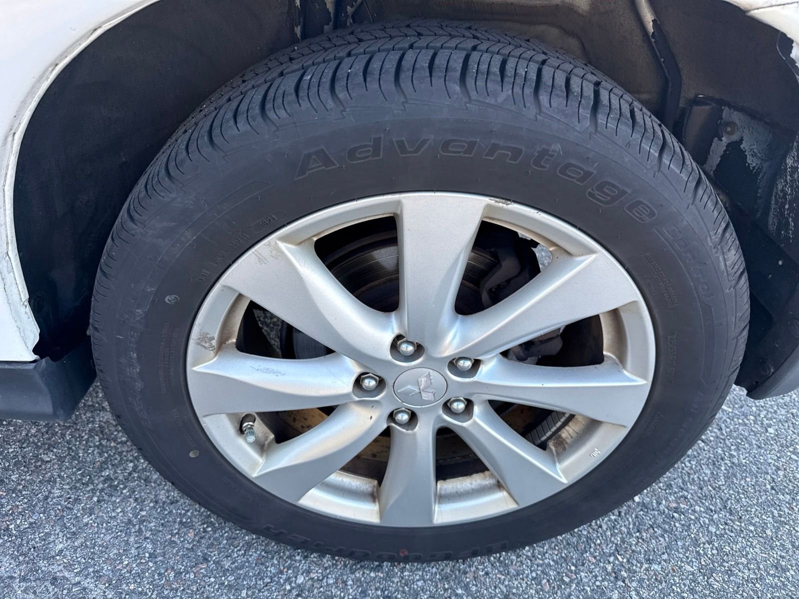 Used 2014 White Mitsubishi ES image 7