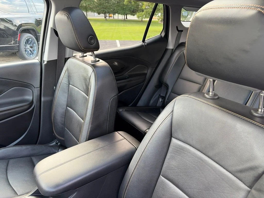 Used 2021 White GMC SLT image 31