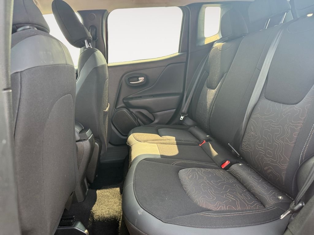 Used 2023 Red Jeep Latitude image 13