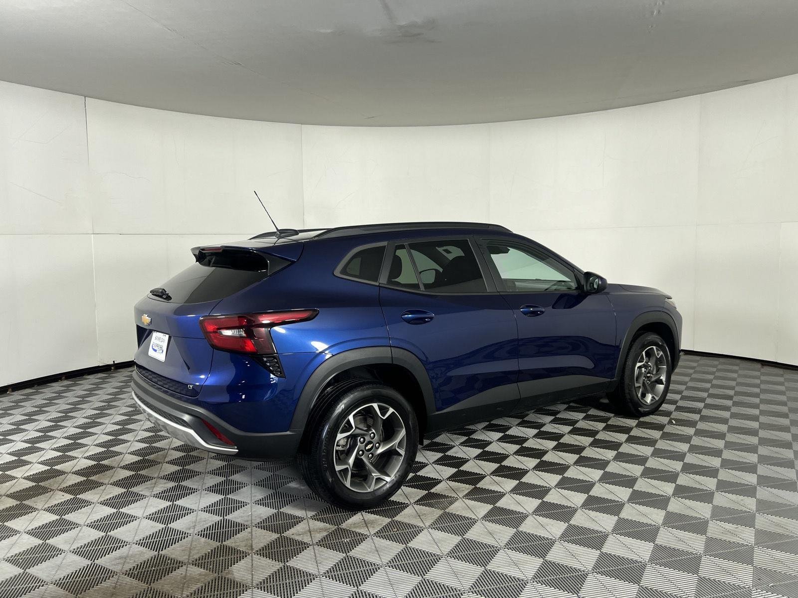 Used 2024 Blue Glow Metallic Chevrolet LT image 27