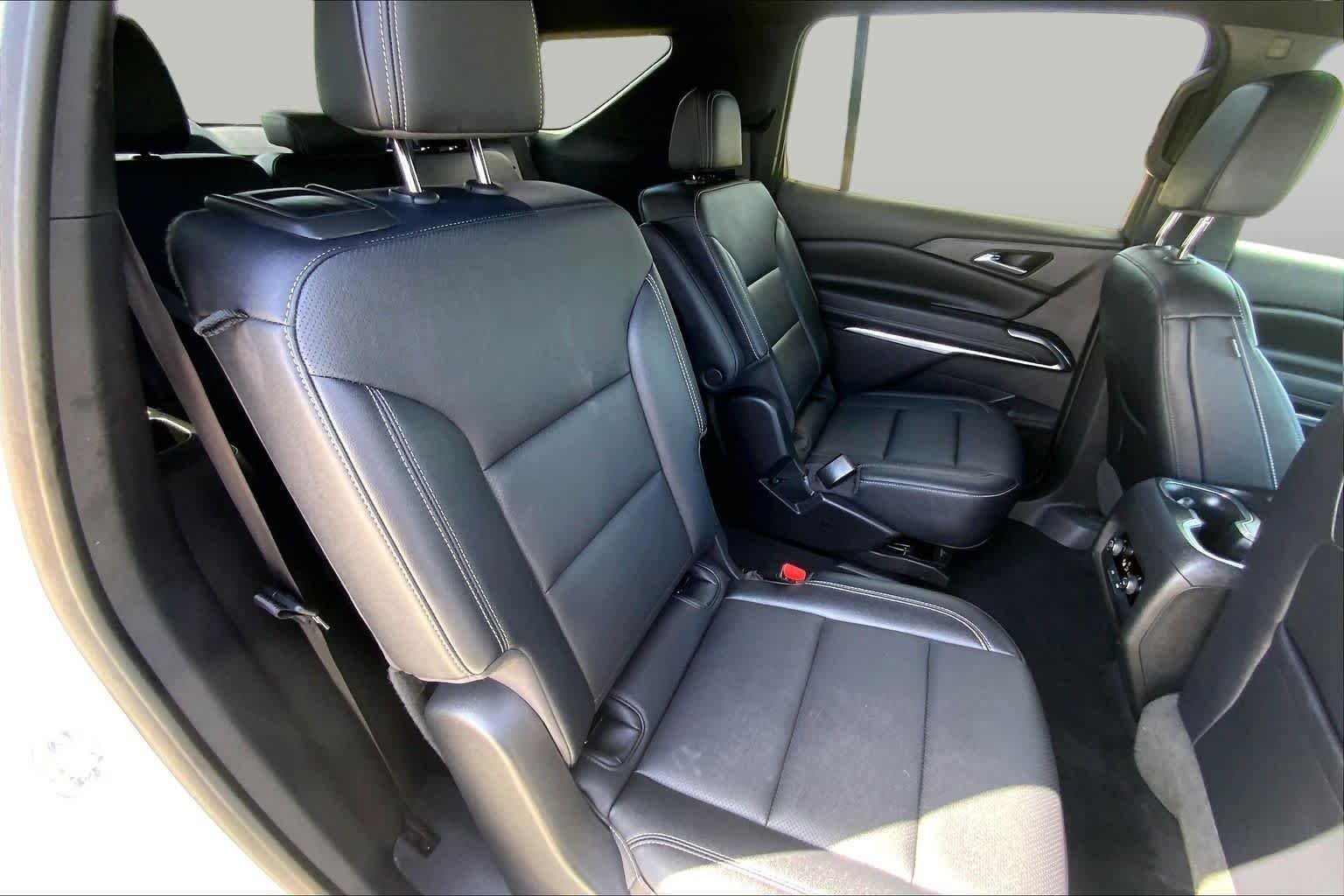 Used 2025 Summit White Chevrolet FWD LT image 19