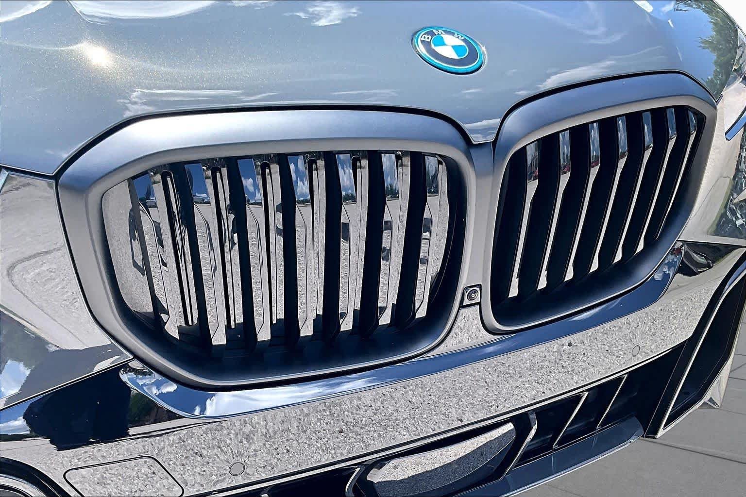Used 2026 Dravit Grey Metallic BMW xDrive50e image 28
