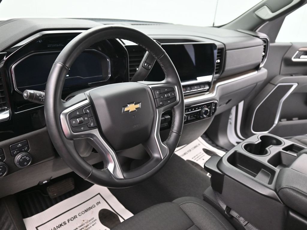 Used 2025 Summit White Chevrolet LT image 15