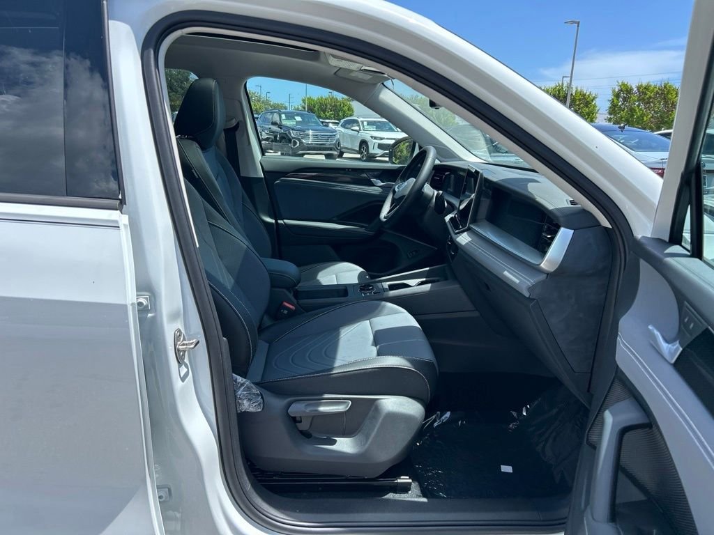 New 2026 White Volkswagen 2.0T SE image 39