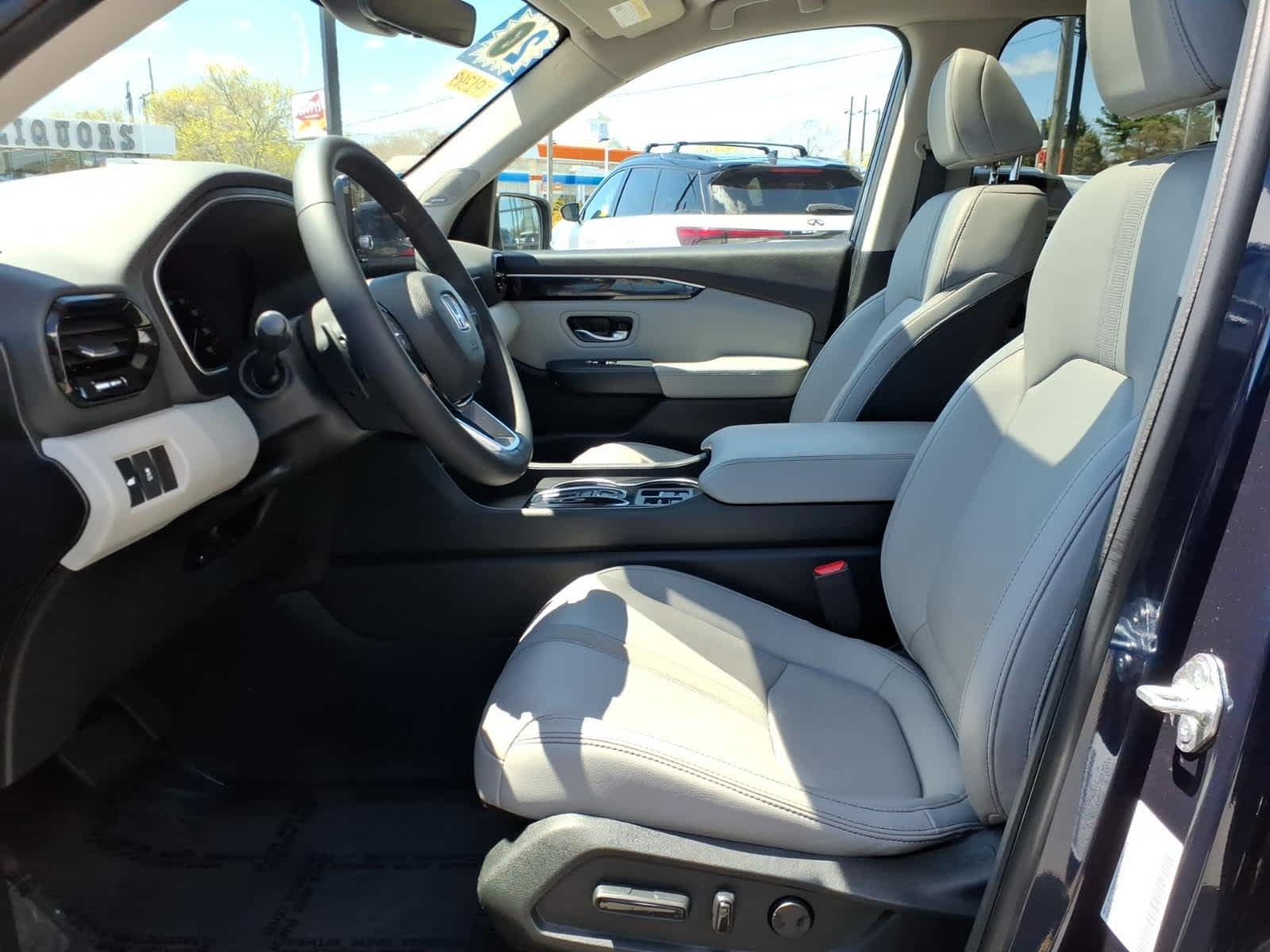 2023 Honda Pilot Touring - Photo 11
