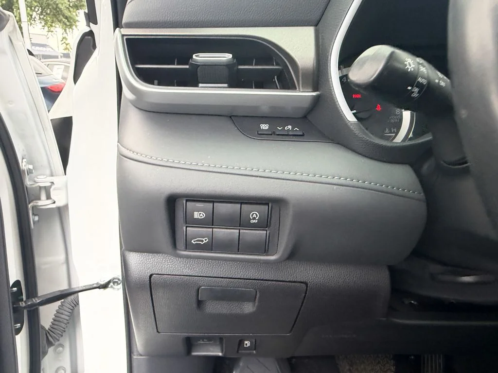 Used 2023 Wind Chill Pearl Toyota XLE image 20