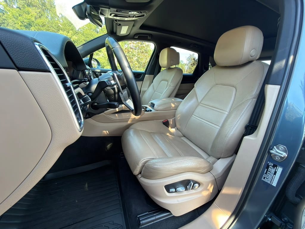 Used 2020 Blue Porsche  image 5