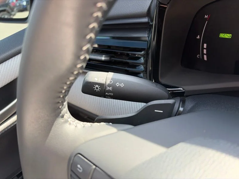Used 2025  Toyota SE image 25