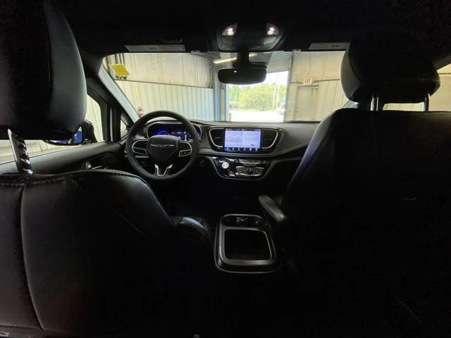 2026 Chrysler Pacifica Select - Photo 19