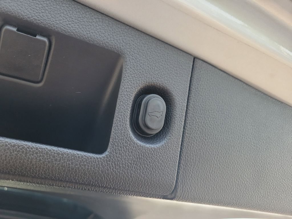 Used 2018 Silver Chevrolet LT image 15