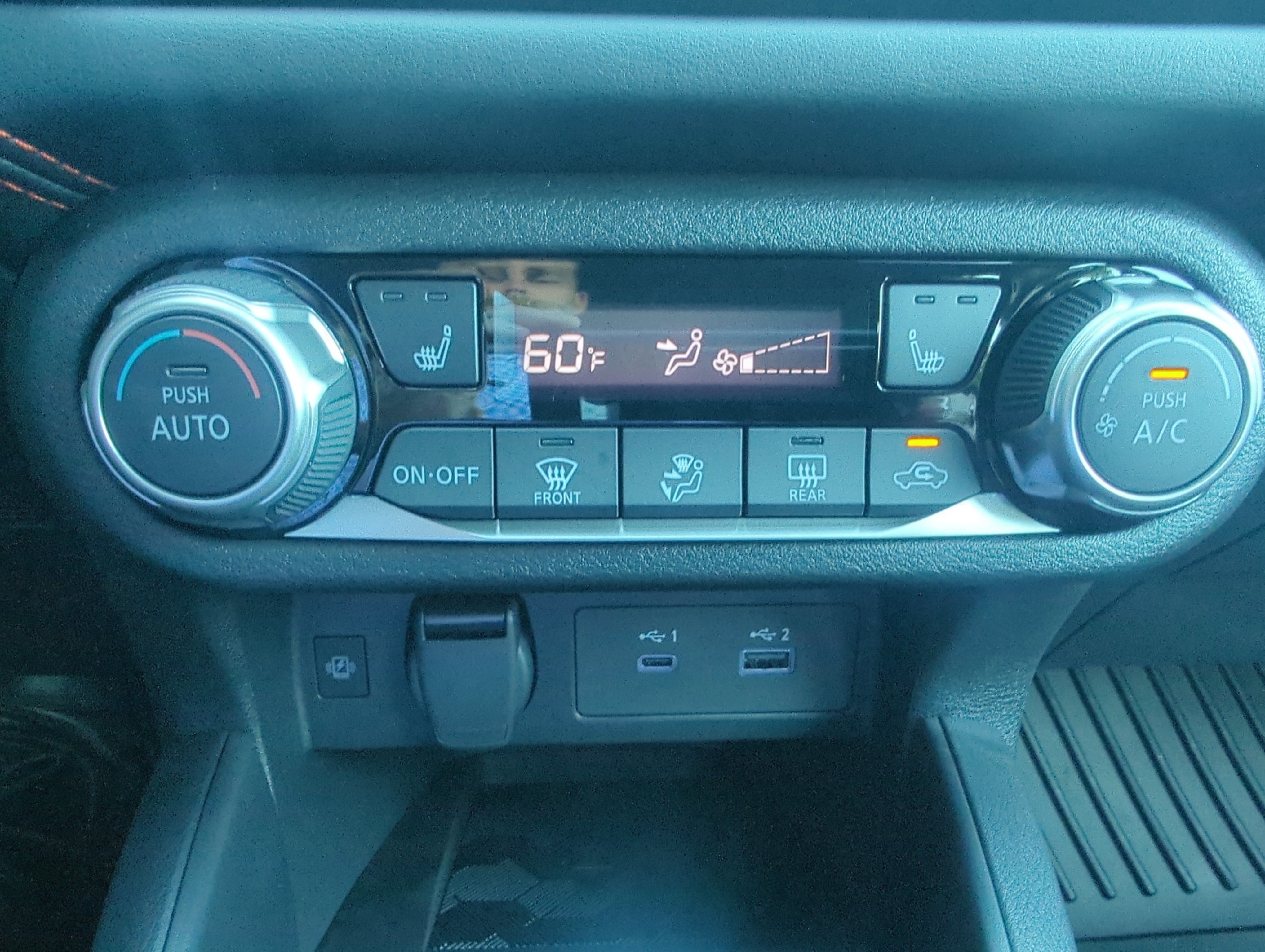 2025 Nissan Versa Sedan SR - Photo 17