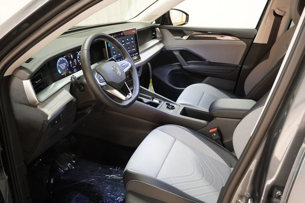 New 2026 Platinum Gray Volkswagen 2.0T SE image 9