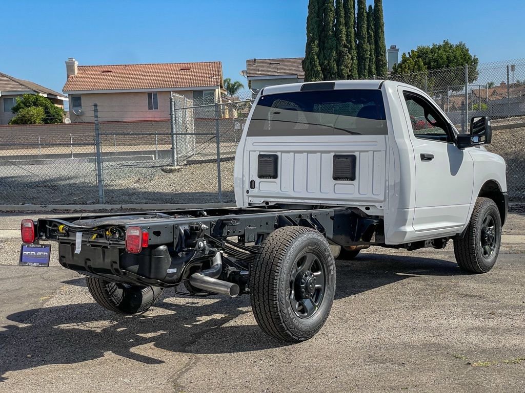 2025 RAM 3500 Chassis Tradesman - Photo 6