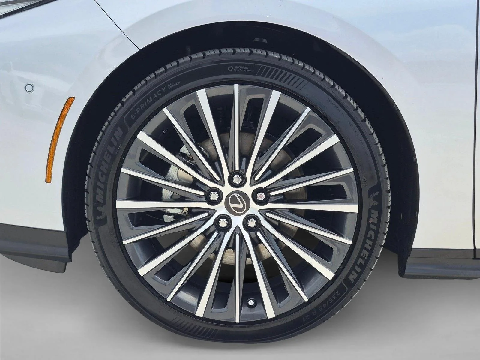 New 2026 Iridium Lexus ES 350e LUXURY image 9