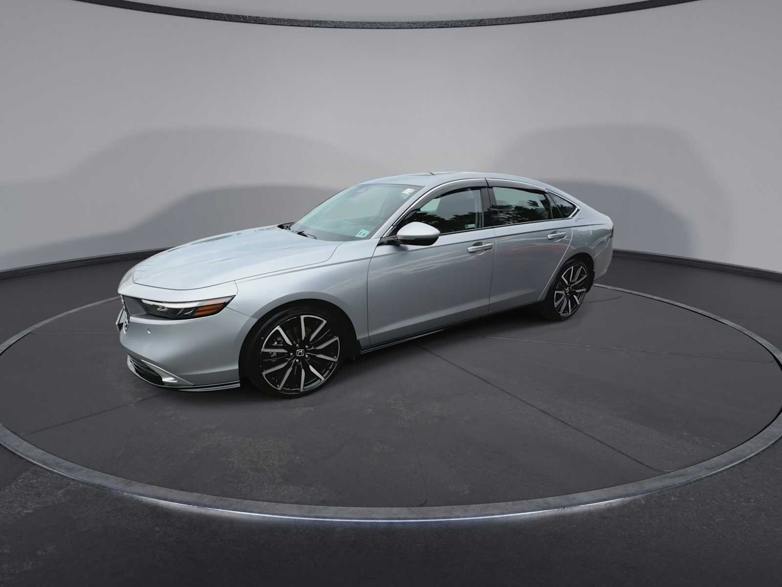 Used 2023 Lunar Silver Metallic Honda Touring image 4