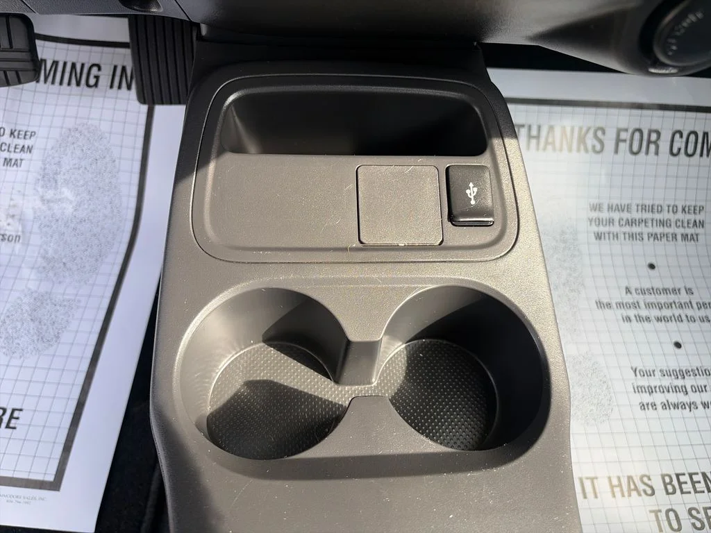 Used 2024 Silver Mitsubishi ES image 24