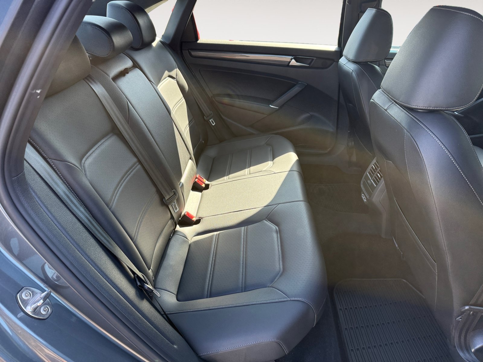 Used 2022 Platinum Gray Metallic Volkswagen 2.0T R-Line image 18