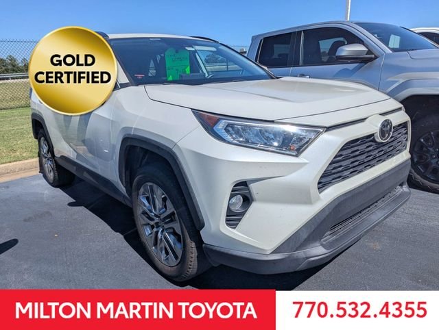Used 2021 White Toyota XLE Premium image 2