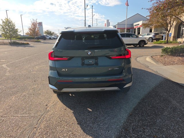 Used 2023 Green BMW xDrive28i image 2