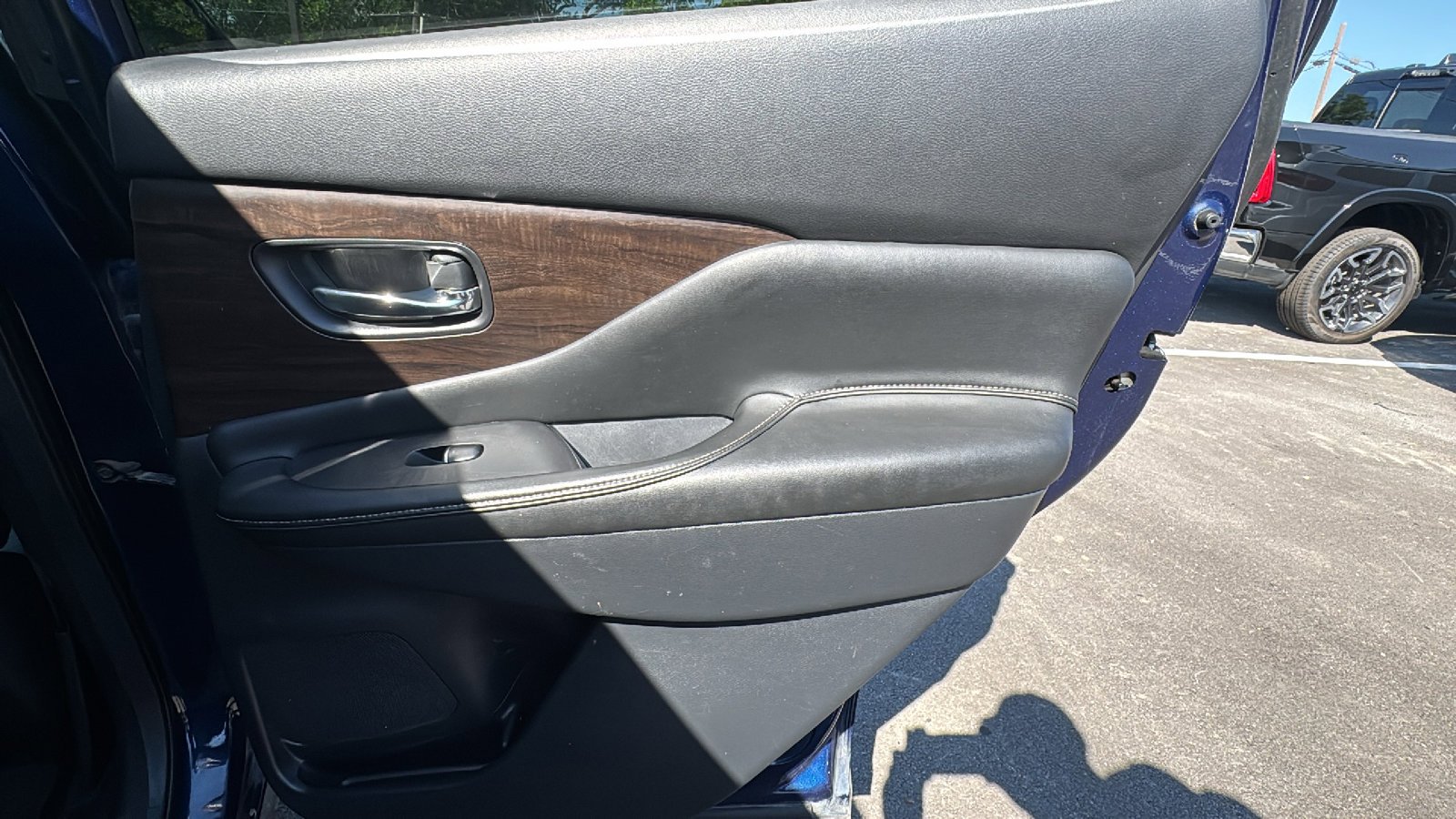 Certified Used 2020 Deep Blue Pearl Nissan Platinum image 26