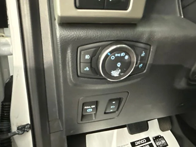 Used 2019 White Ford Lariat image 19