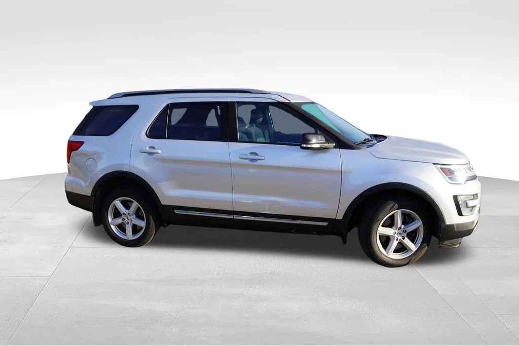 Used 2017 Ford Explorer XLT with VIN 1FM5K8D86HGB46190 for sale in Lakeville, MN