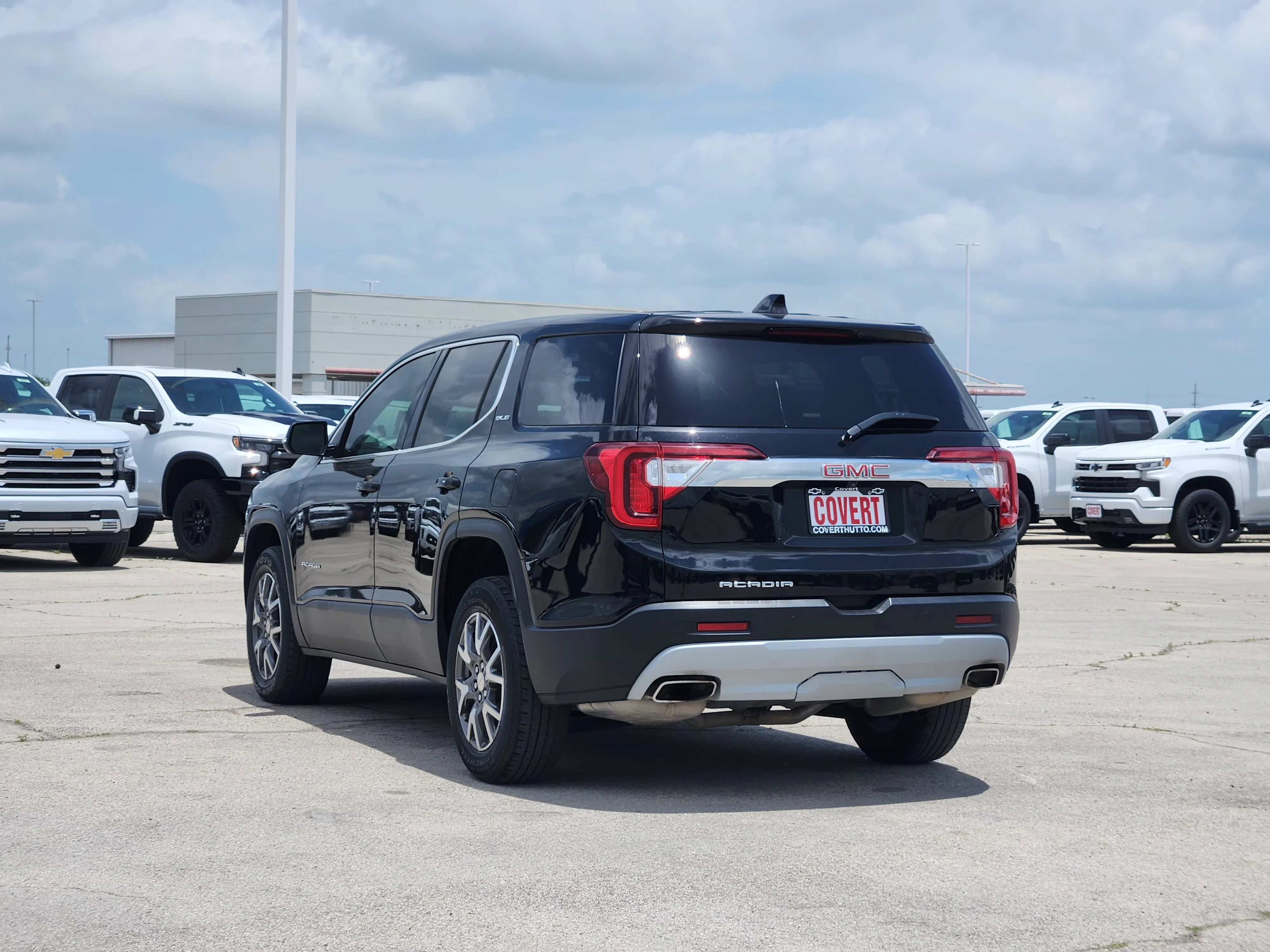 Used 2023 Ebony Twilight Metallic GMC SLE image 5