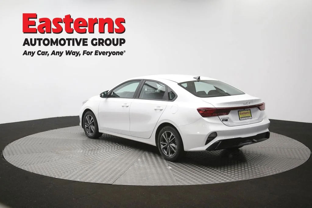 Used 2022 White Kia LXS image 63