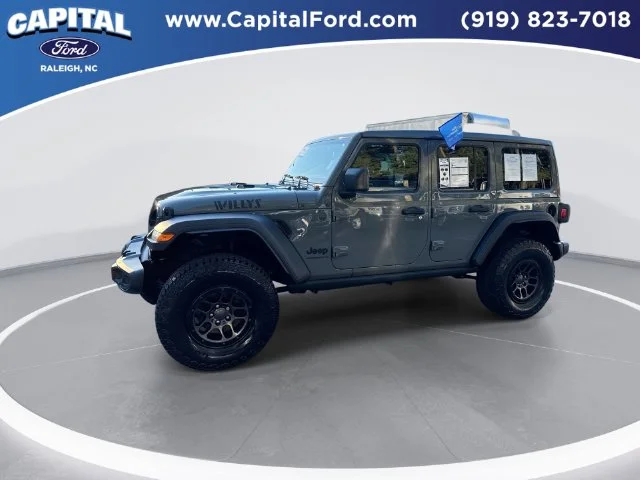 Used 2023 Gray Jeep Sport image 5
