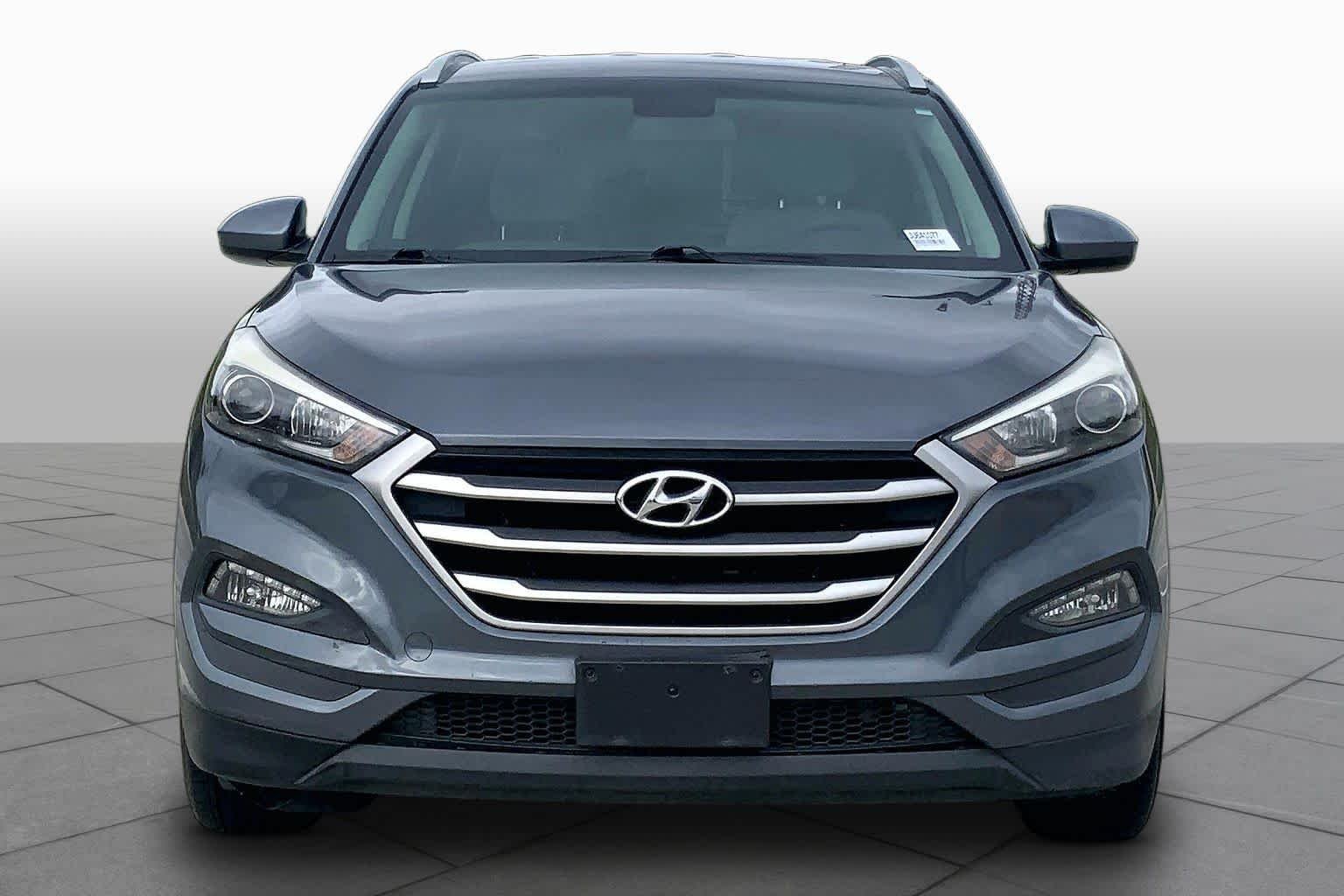 Used 2018 Coliseum Gray Hyundai SEL image 3