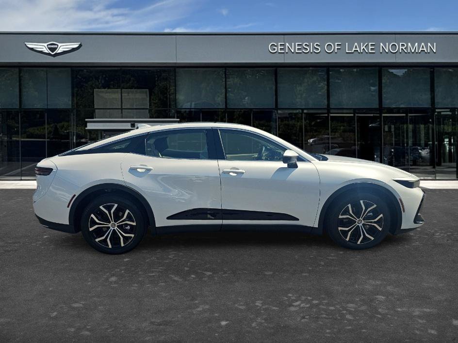 Used 2023 Oxygen White Toyota Limited image 4
