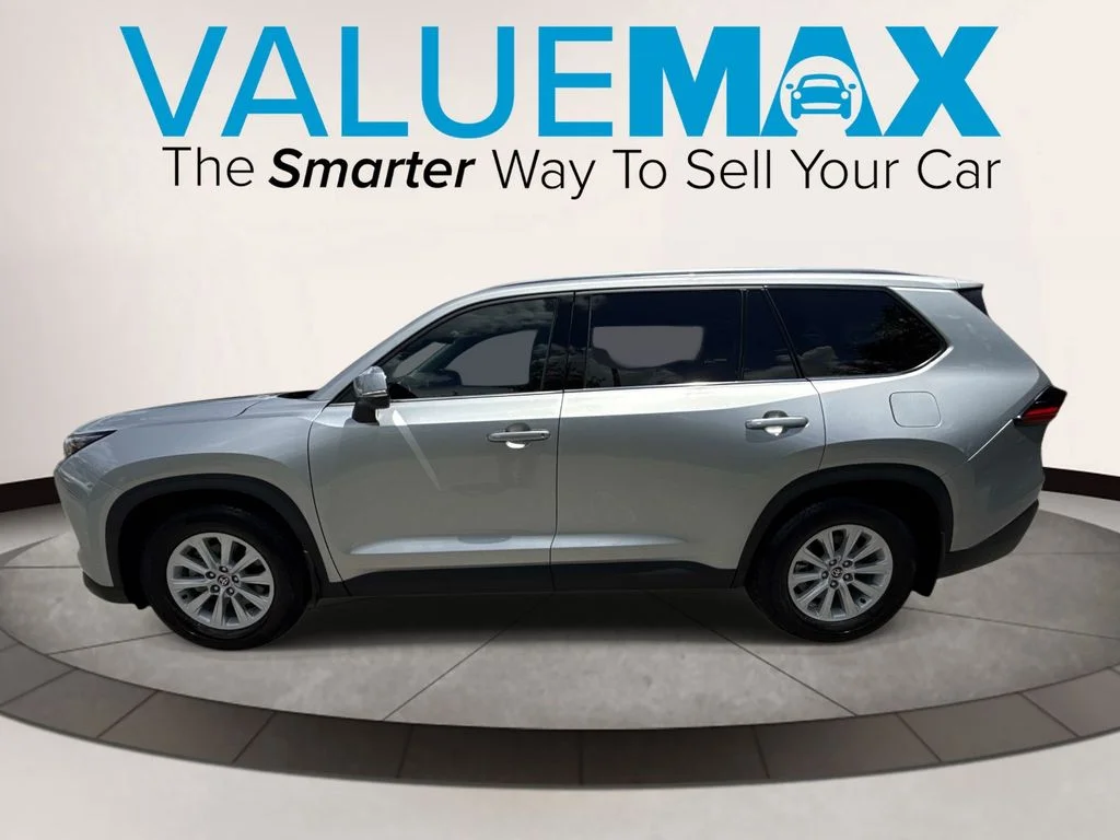 Used 2025 Silver Toyota XLE image 7